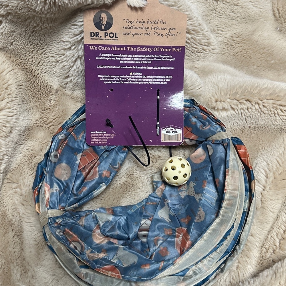 NEW Dr. Pol. Day on the Farm Cat Tunnel with Bonus Hanging Ball 36 in x 9.5 in - Picture 2 of 7